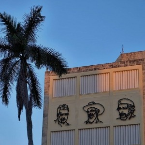 Кубинские стражи порядка, проводившие ночные беседы о…
