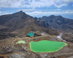 Изумрудные озера в кратерах вулкана